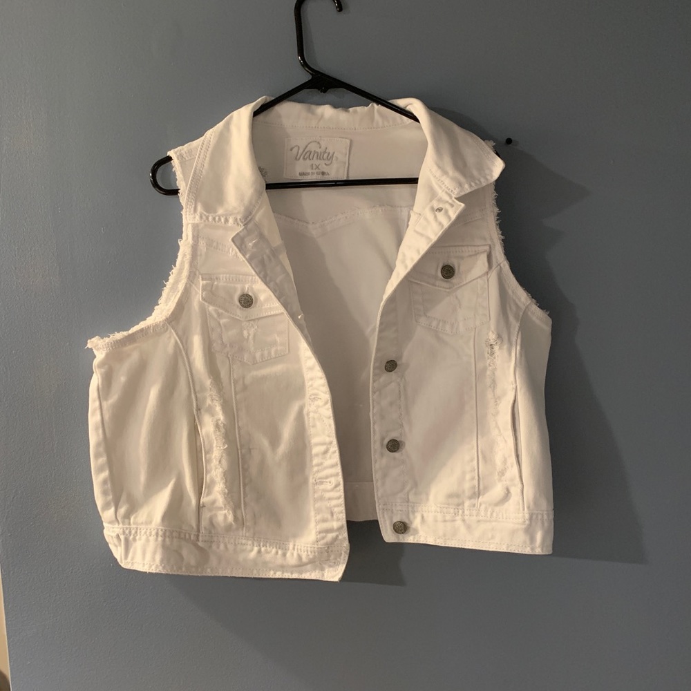 Vanity white sleeveless jacket